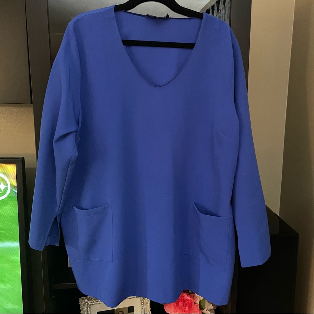 NWOT Eloquii Electric Blue Top,‎ Sz 22 v-neck, pockets
